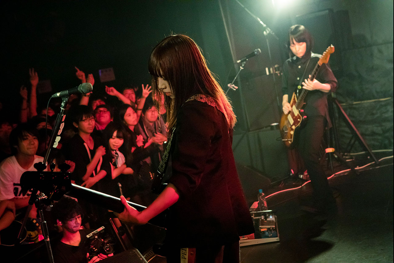 アユニ D バンド形態のソロプロジェクト Pedro 田渕ひさ子を迎えた初ライブ開催 Musicman