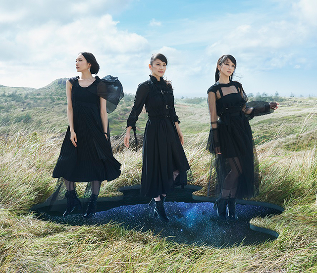 Perfume 新シングル「無限未来」ジャケ写は初海外ロケ、ちはやふる盤