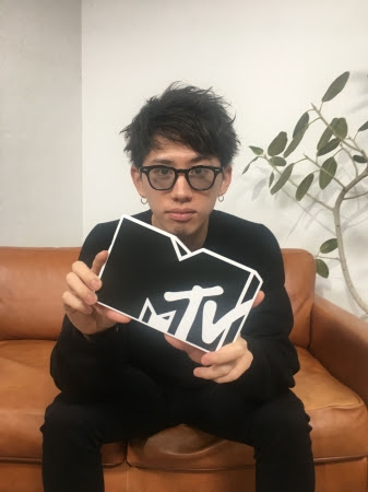ワンオクtakaが視聴者からの100の質問に回答 この模様をmtvで大量オンエア Musicman