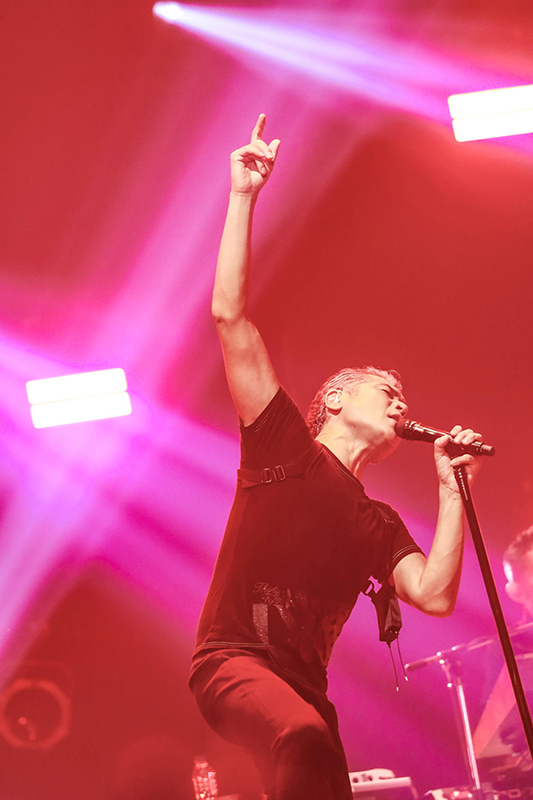 吉川晃司、デビュー35周年記念ツアーが千葉・幕張メッセでファイナル