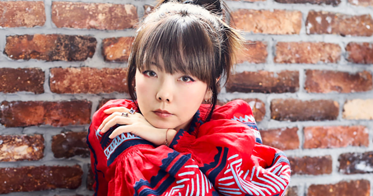 aiko、13thアルバム「湿った夏の始まり」ジャケ写公開＆38th