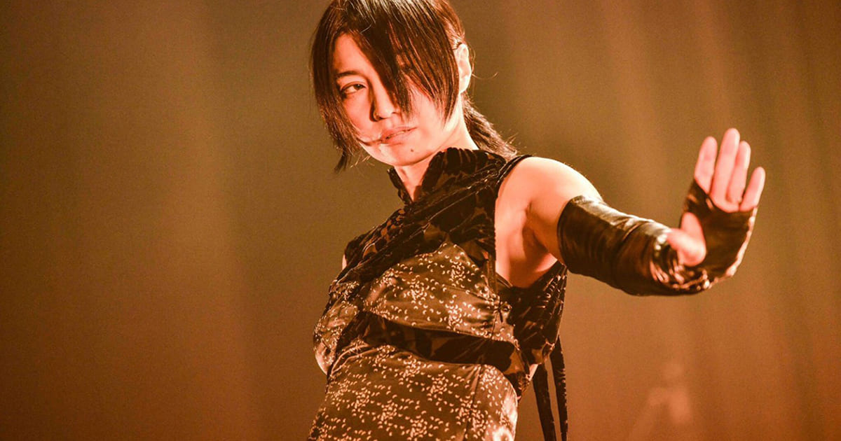 鬼束ちひろ、時代を彩った数々の名曲を披露した最新ホールツアーを2/3