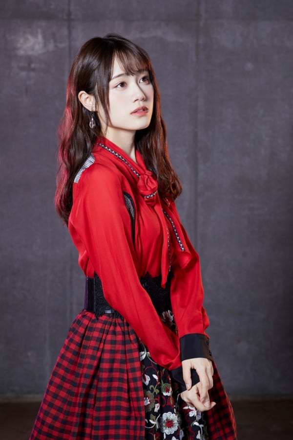 伊藤美来　直筆サイン入りポスター　Plunderer 伊藤美来、6thシングル「Plunderer」通常盤はアニメ「プランダラ