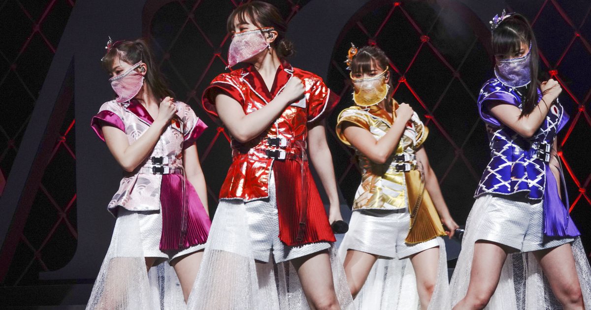 ももクロ、逆境に立ち向かう4人の笑顔はじける13年目初ライブ完遂