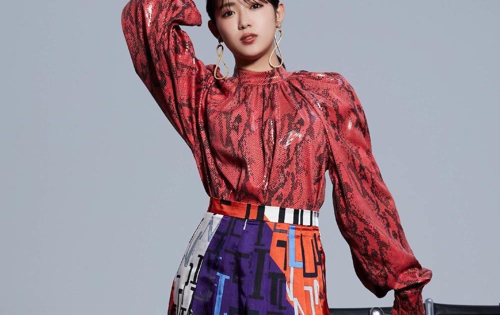 E-girls - ベストアルバム『E-girls』　山口乃々華サイン入り写真付き E-girlsメンバーリレーコラムvol.3】山口乃々華さん | smart Web