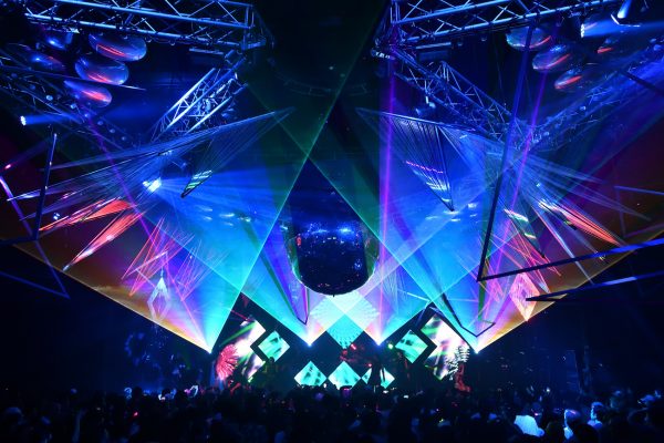 東京 新木場スタジオコースト 音響 照明 特殊効果に特化した技術支援サービスを開始 ライブ配信支援も Musicman