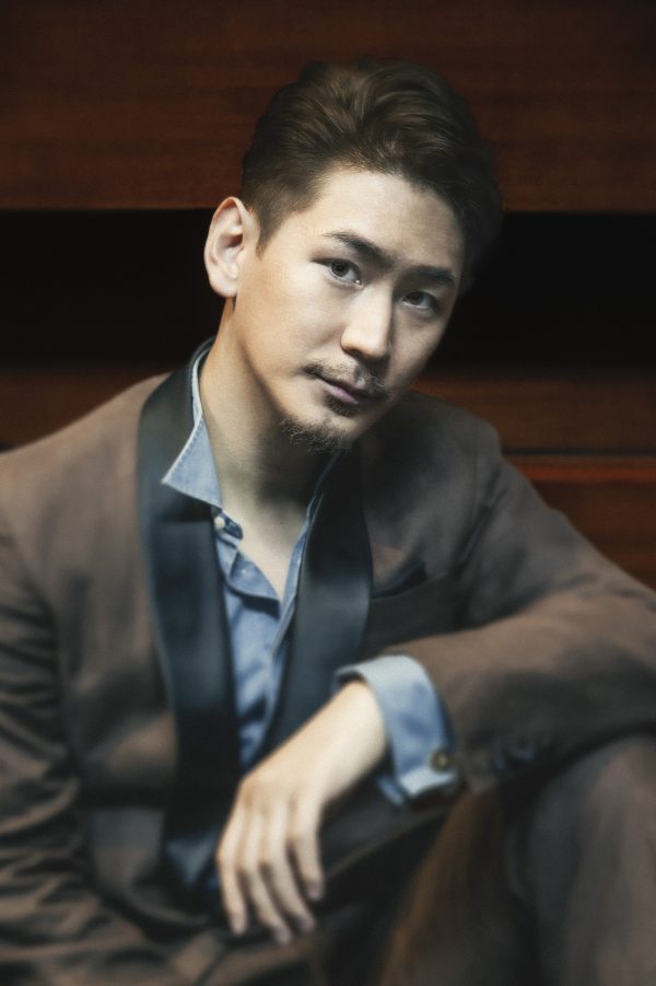 小野田龍之介、初アルバムとして20周年コンサートのライブ盤