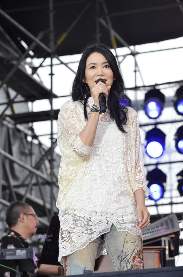 竹内まりや、ライブ映像配信「LIVE Turntable Plus」オフィシャル