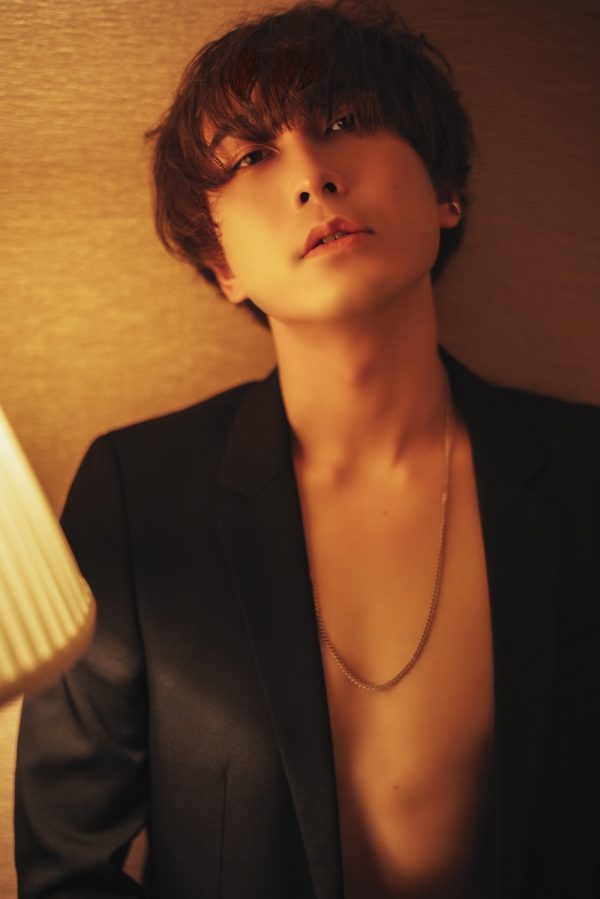 中島ヨシキ、初写真集で“裸ジャケット”姿に挑戦 個別オンラインお話し