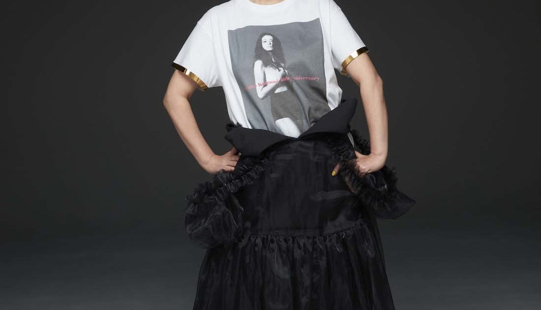 小泉今日子、本人デザインの40周年記念Tシャツを着用した新 小泉今日子、本人デザインの40周年記念Tシャツを着用した新