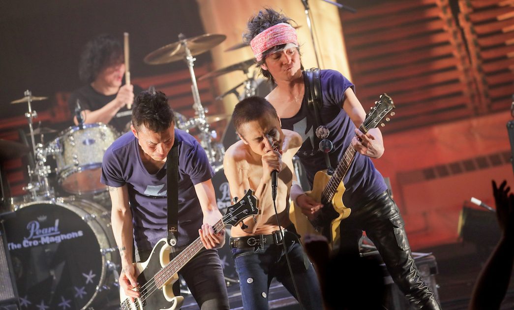 ザ・クロマニヨンズ、2年ぶりのツアー『SIX KICKS ROCK&ROLL』が