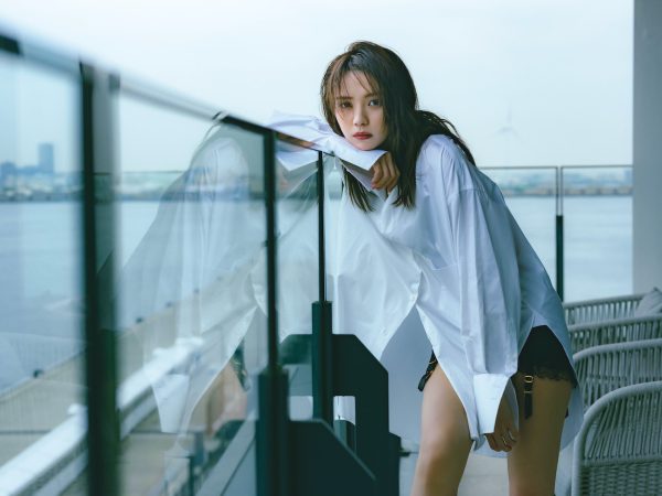 元櫻坂46・小林由依　Tシャツ（直筆サイン入り）　ホワイト　新品・未使用 櫻坂46 小林由依 卒コン ロゴTシャツ ホワイト - メルカリ