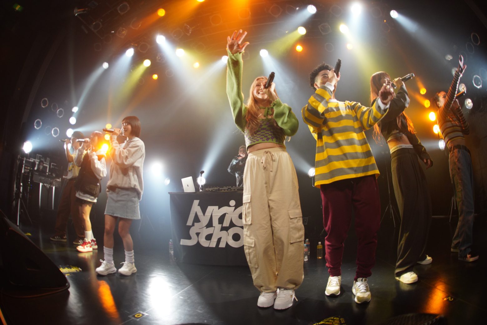 lyrical school、新体制初ライブで男性3人を含む8人ユニットの全貌が明らかに 新曲「NEW WORLD」MVも公開