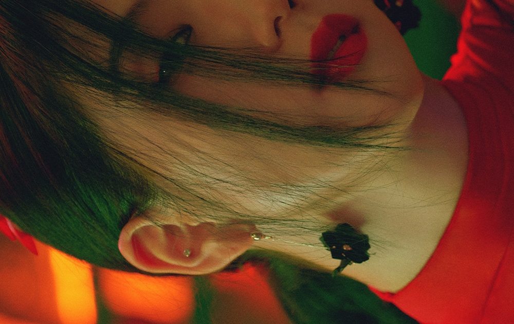 BLACKPINK JISOO、初のソロシングル「ME」のコンセプトポスター公開