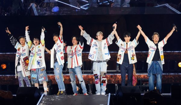 ジャニーズWEST、ライブツアー「POWER」大阪公演のライブ
