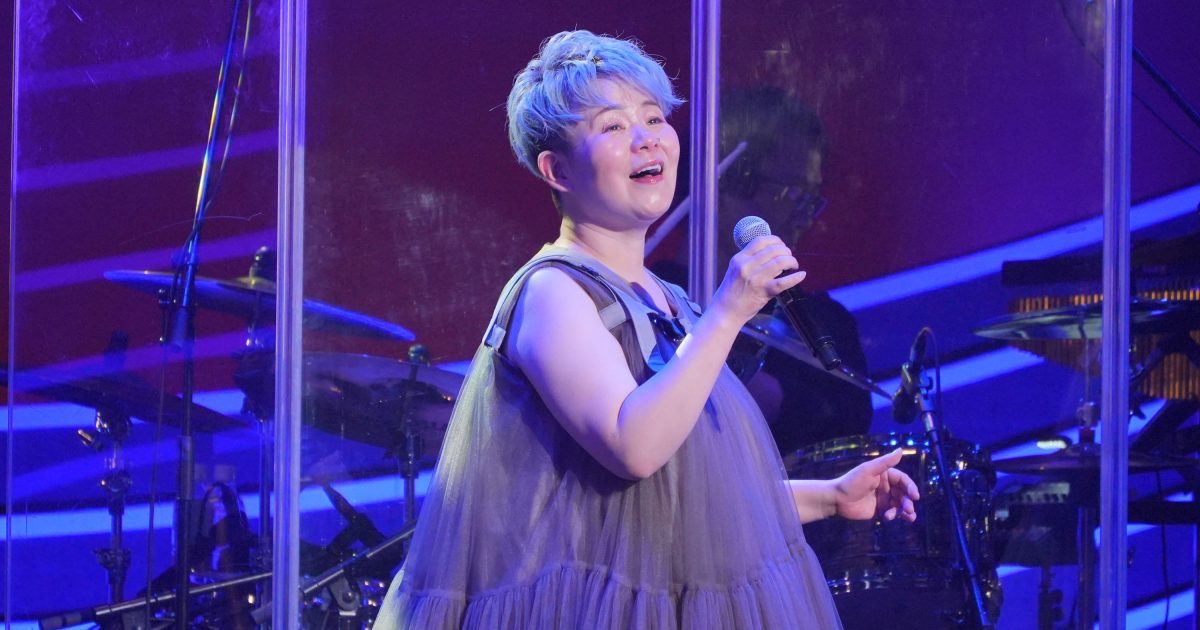 ミュージシャン S 歌怪獣”島津亜矢、初のポップスツアーでオーディエンスを魅了「今歌う