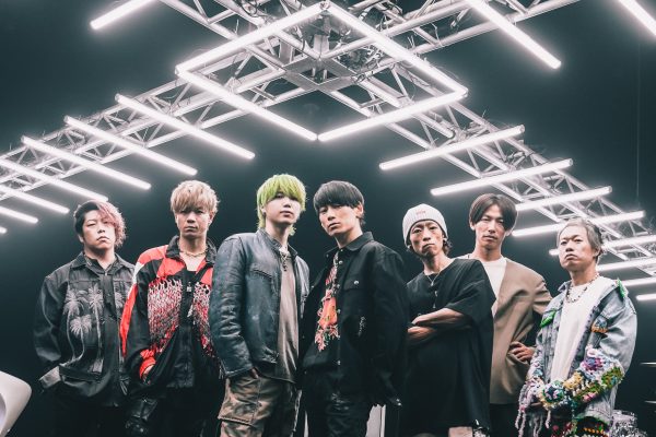 ミュージシャン UVERworld burnout M UVERworld TAKUYA∞がロック雑誌『MASSIVE Vol.27』の表紙巻頭に