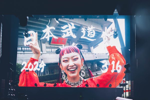 本日限定価格 サイン 水曜日のカンパネラ 詩羽 YAMEPI TシャツM チラシ 本日限定価格 サイン 水曜日のカンパネラ 詩羽 YAMEPI TシャツM