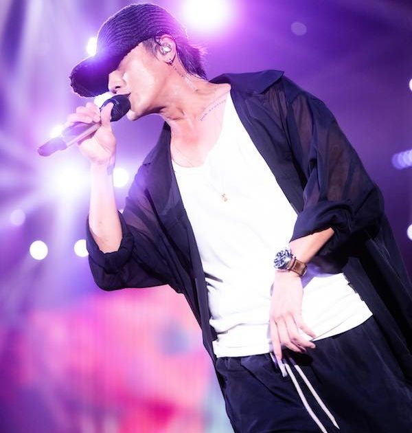 赤西仁、主宰レーベル設立10周年記念ライブのレポート到着 | Musicman