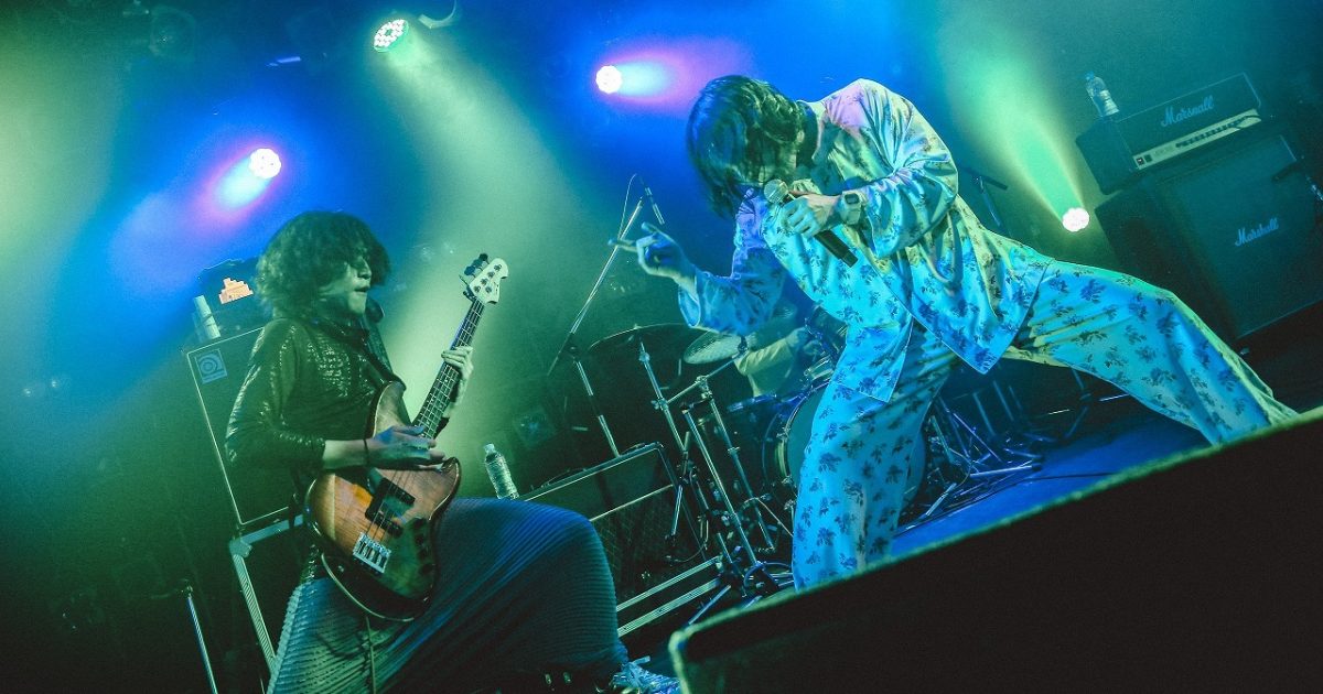 挫・人間 エンジェルジャージ サイズM 下川リヲ マジル声児 挫・人間「セイント・ギロチン」で踊る下川 声児はベース弾き倒す