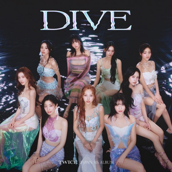 TWICE、日本5枚目のアルバム『DIVE』のジャケット写真を公開 透き通る