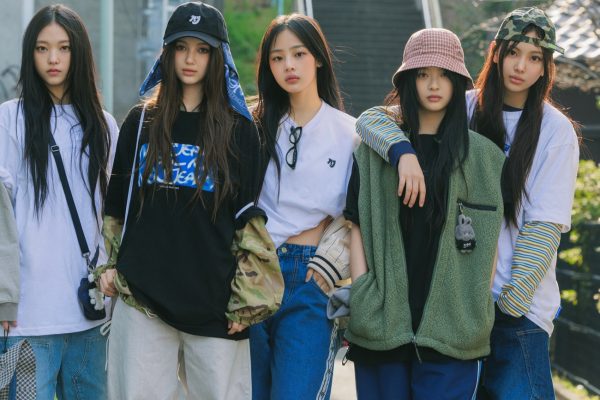 公式‼️ newjeans 韓国ポップアップ popup ステッカー ヘリン