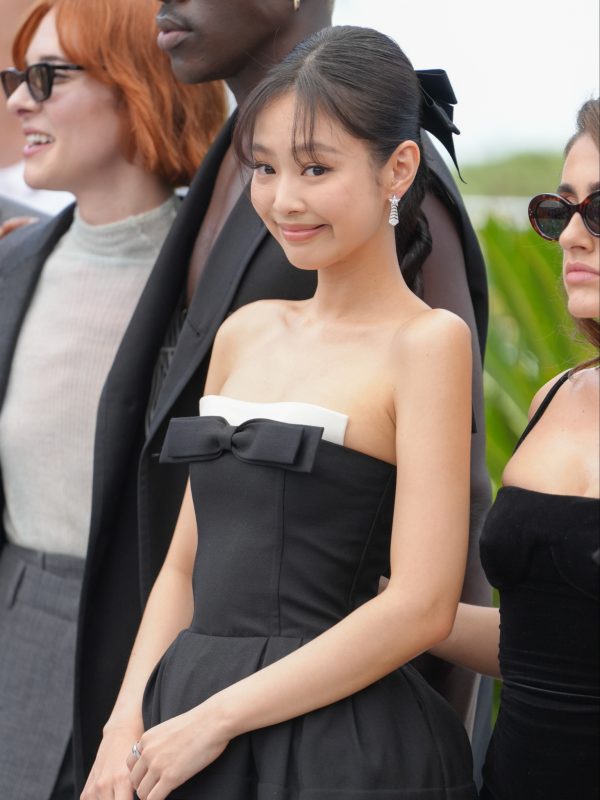 BLACKPINKのジェニー、コロムビア・レコードと契約 | Musicman