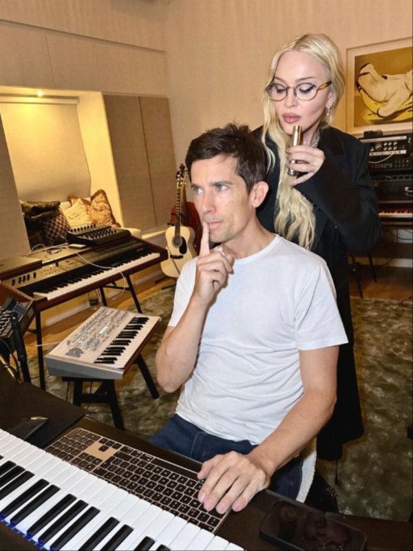 1727768385cropped699x932-