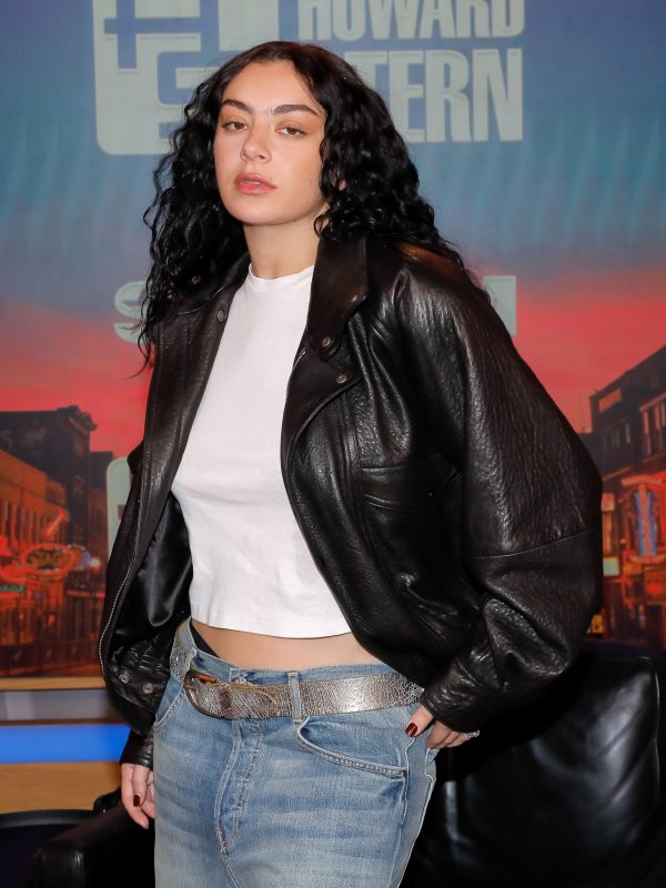 チャーリー・XCX 、ケシャをフィーチャリングした『スプリング