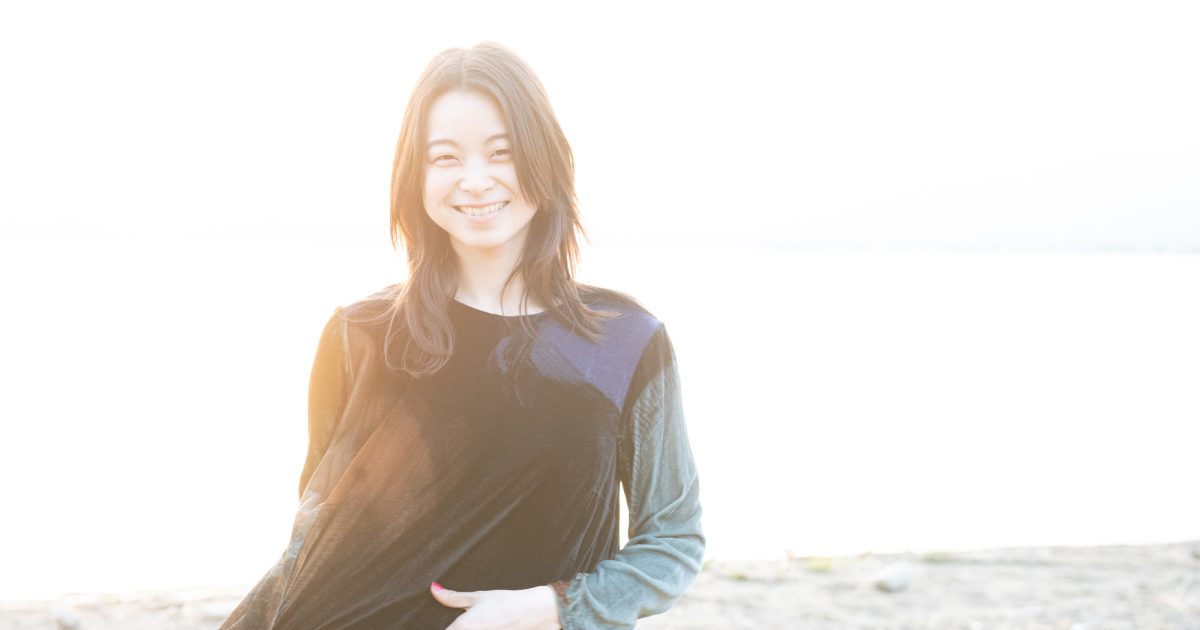 【送料無料】片平里菜さん掲載ページ（ポスターサイズ）#4909 片平里菜、初の日比谷野音ライブを映像化 | Musicman