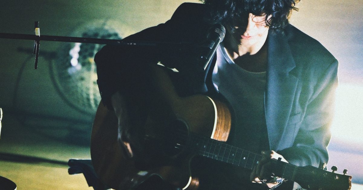 Alexandros]川上洋平、クリスマスイブに自身のスタジオ模したステージ