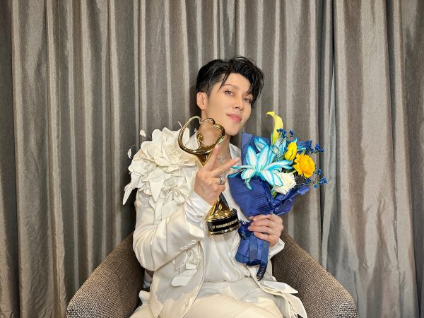 MIYAVI、Weibo Nightで年間ステージ表現力賞を受賞 袁娅维とのコラボも