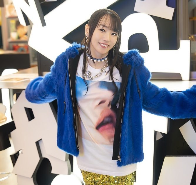 水樹奈々ポスター３０本まとめて　　　声優・シンガー・タレント　　入手困難非売品 水樹奈々ポスター30本まとめて 声優・シンガー・タレント 入手