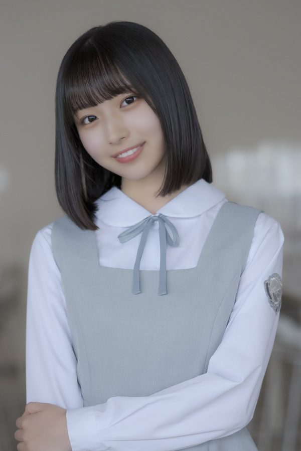 日向坂46 生写真 五期生お披露目制服 直筆サイン 鶴崎仁香
