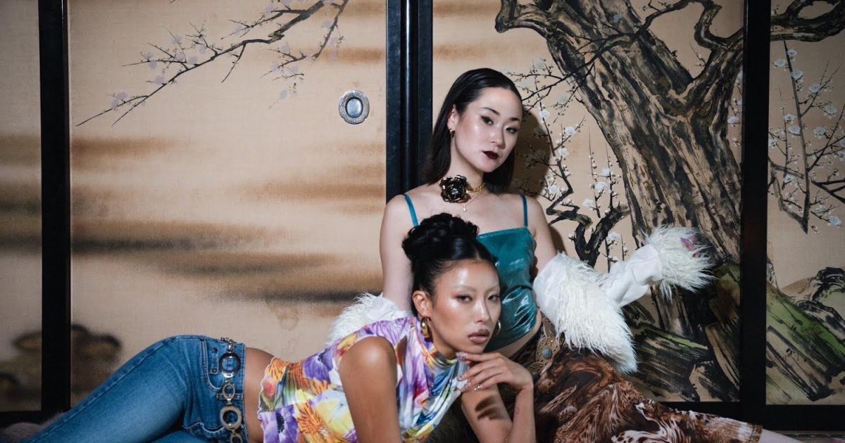 妖艶金魚、「Negotiation」MV公開 オフィスレディ姿で魅せる妖艶な仕事