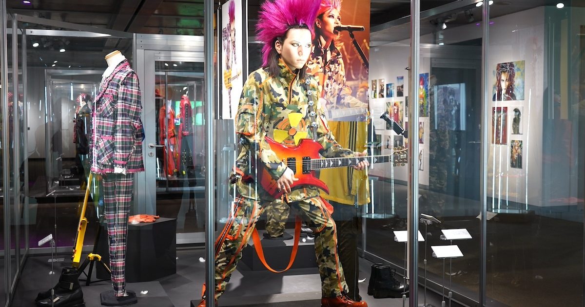 Hide (musician) - Wikipedia