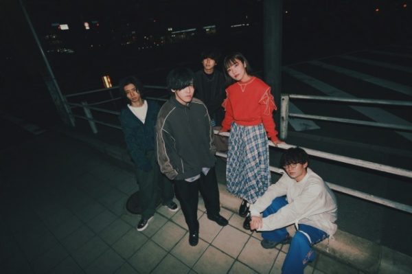 高見沢俊彦、エンジェルギターを手に「YOUNG GUITAR」＆「B-PASS
