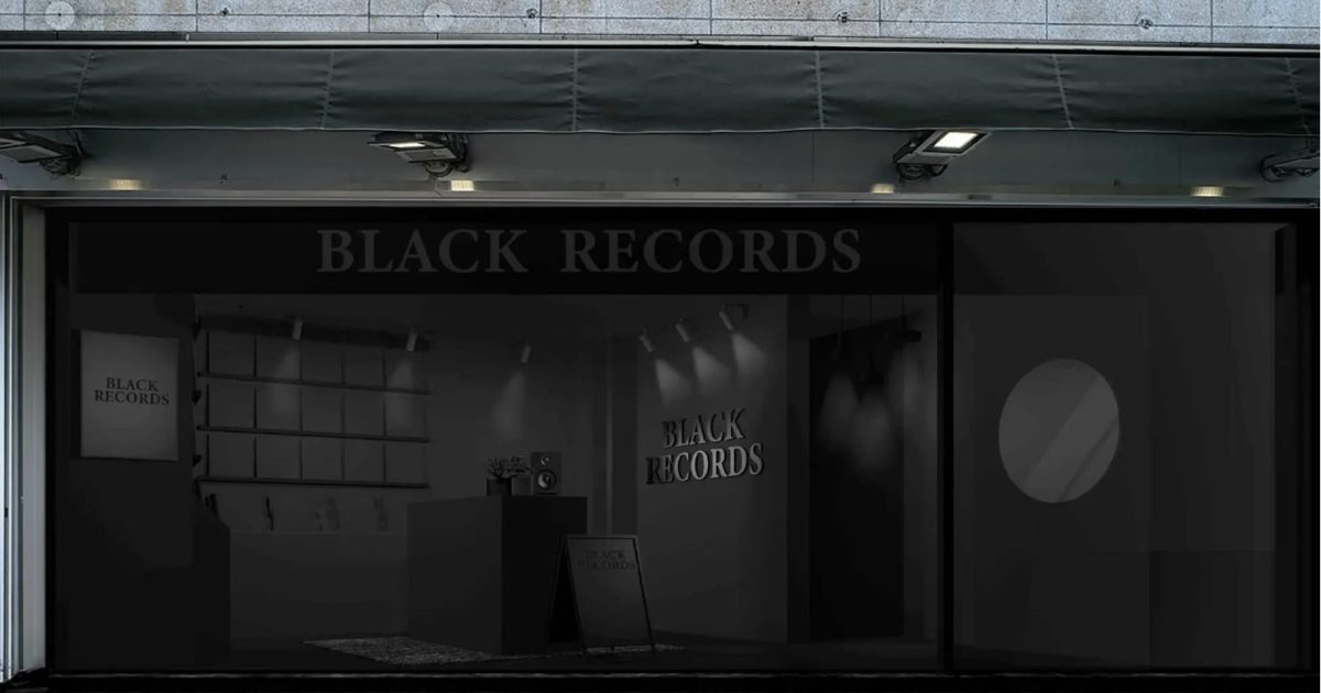 カバーアートが一切存在しない黒塗りのレコードショップ「BLACK