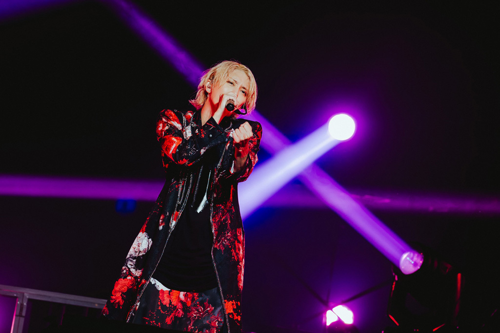 手越祐也の「もがいてきた軌跡」と「遠く先まで照らす光」を示した『LIVE TOUR 2025 NEVER END』ファイナル公式レポート&「シルエット」サプライズ配信コメント到着