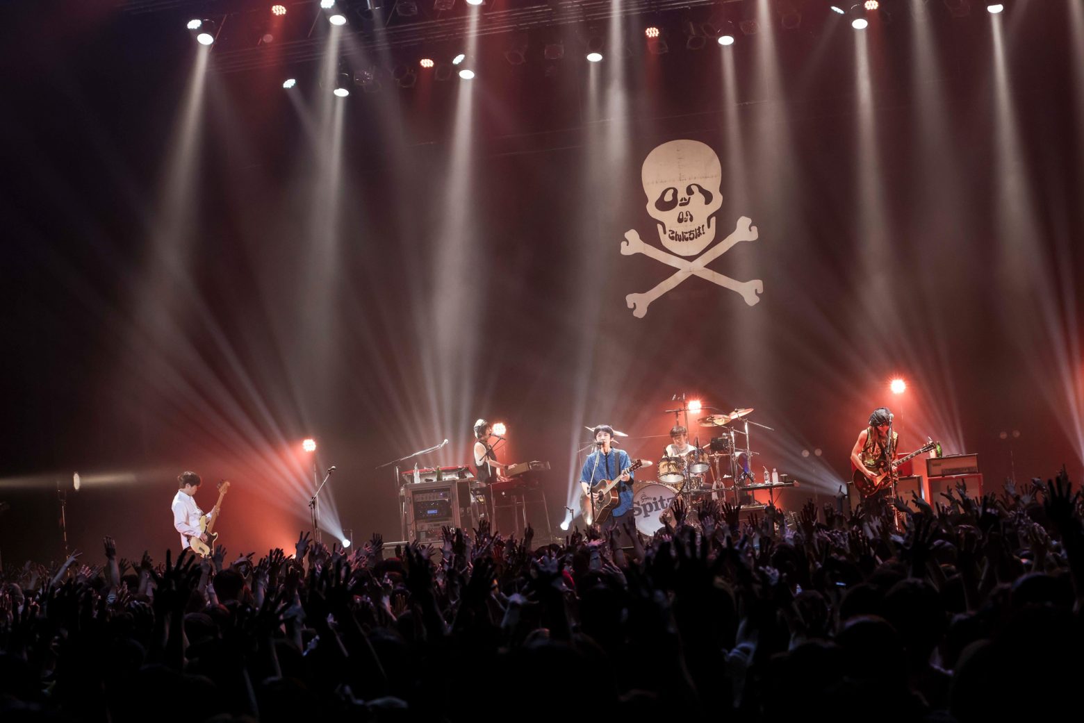 スピッツ恒例『ロックロックこんにちは！Ver.27』初日レポート――奥田民生、go!go!vanillas、Bialystocksがつないだ音楽と幸福「ここにいるのはスピッツにとって特別な人ですから」