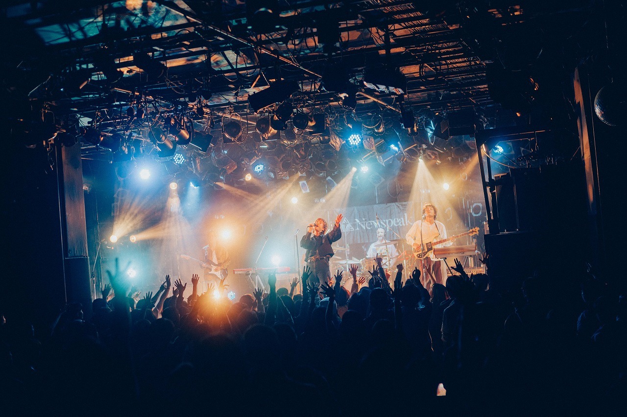 Newspeakとファンの強い絆を感じた『Glass Door Tour』ファイナル――「心の底から書いた曲を心の底から愛してくれる人がいるかぎり音楽をやり続けます」