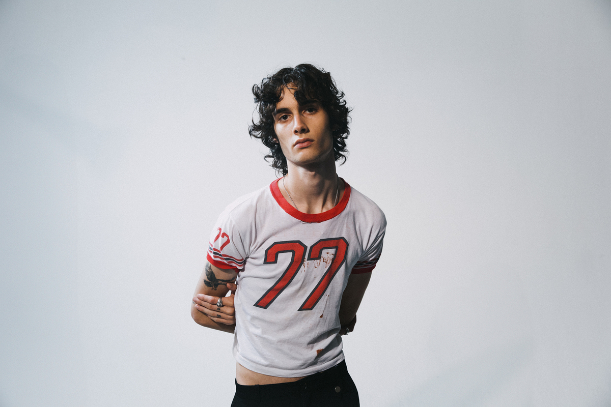 NYの新星 sombr、デビュー作「I Barely Know Her」発売 渋谷「SOUND BAR HOWL」で記念コラボカクテルを限定販売