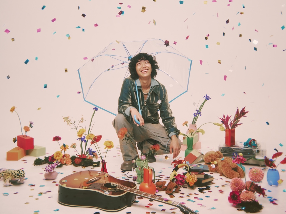 映秀。 約1年ぶりとなる新曲「Fly You to the Moon」のリリースが決定　二次元と現実が交差する新曲の漫画も登場