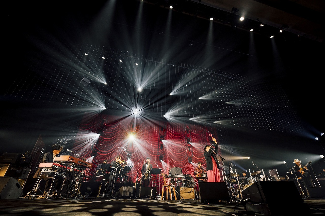 ハナレグミ　フォーマットにとらわれない表現の自由、繊細さとふくよかさを兼ね備えた豊かな音の響きが一体となった『THE MOMENT』初日公演レポート