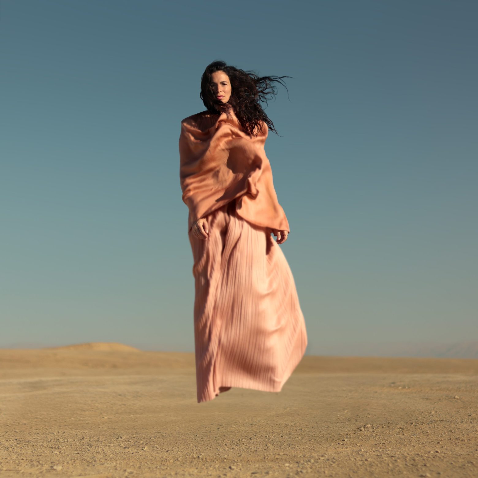 フランスを代表するシンガーソングライター Yael Naim（ヤエル・ナイム）が、新曲「Wow」を配信リリース