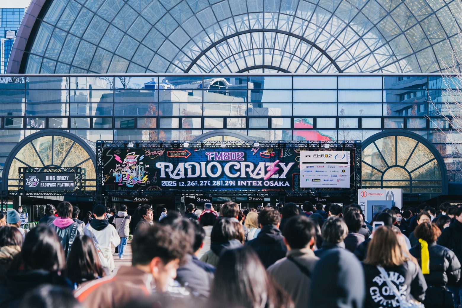 12年ぶりのBUMP OF CHICKEN、Creepy Nuts、Suchmosらが共鳴『RADIO CRAZY 2025』DAY1レポート
