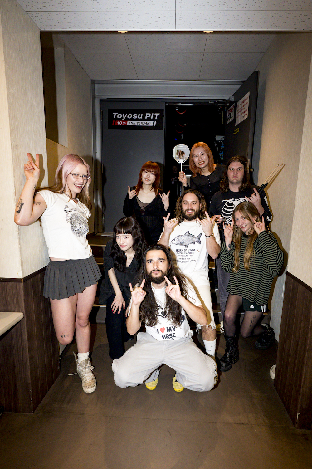 羊文学、グラミー賞受賞アーティストwet legの来日公演に登場 国境も世代も超えた圧巻のステージ・レポート